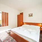 De Luxe Hotel
