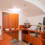 Hotel De Luxe 3*