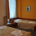 Hotel De Luxe 3*