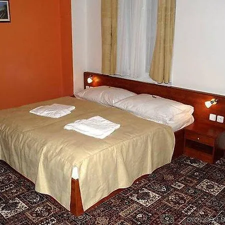 De Luxe 3* براغ