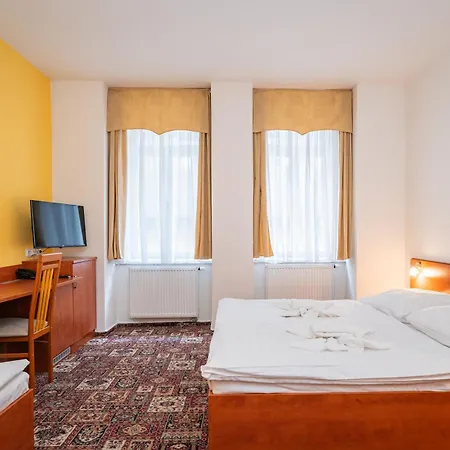 Hotel De Luxe 3*