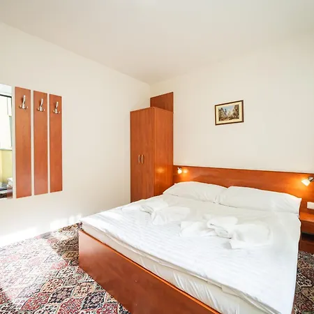 De Luxe Hotel