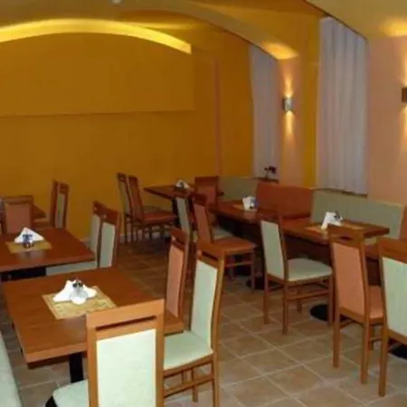 Hotel De Luxe