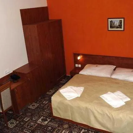 De Luxe Hotel