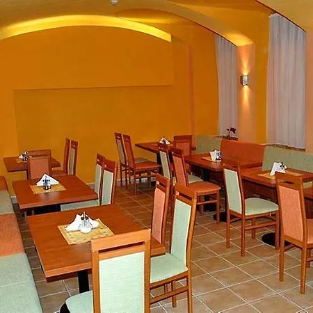 Hotel De Luxe 3*