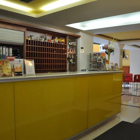 De Luxe Hotel