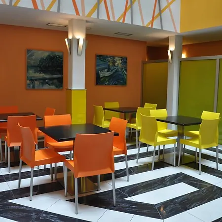 Hotel De Luxe 3*