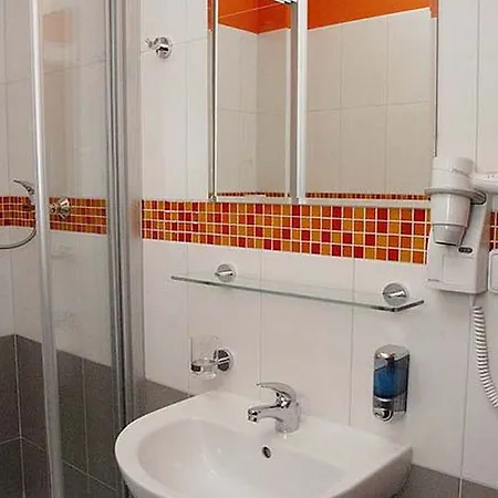 Hotel De Luxe 3*