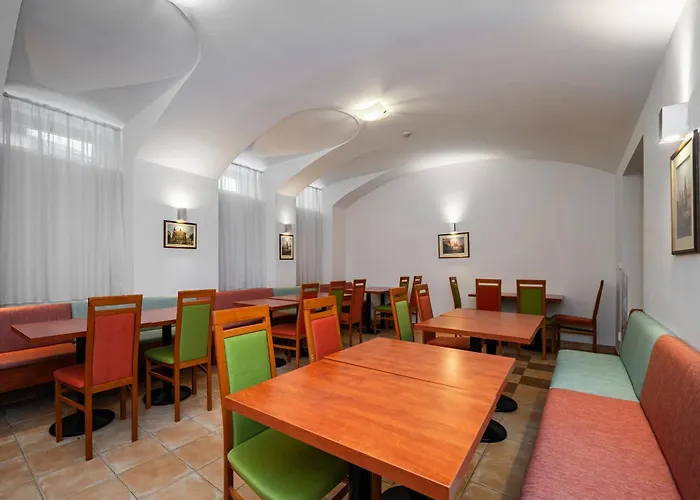 Hotel De Luxe