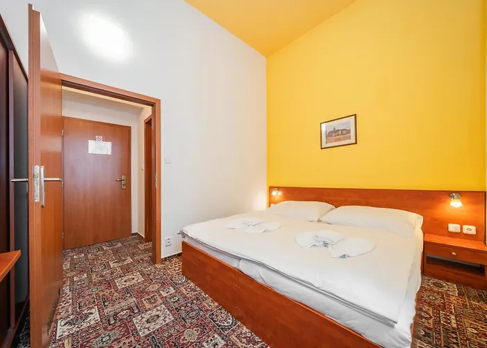 De Luxe Hotel