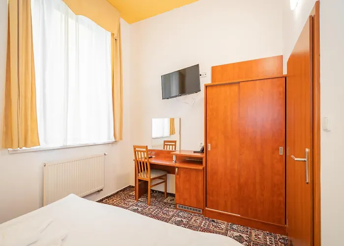 Hotel De Luxe 3*