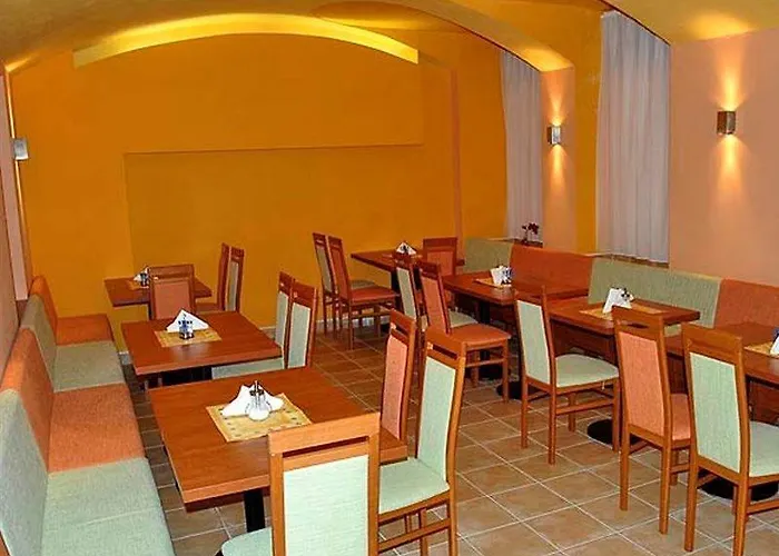 Hotel De Luxe 3*