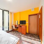 De Luxe 3*